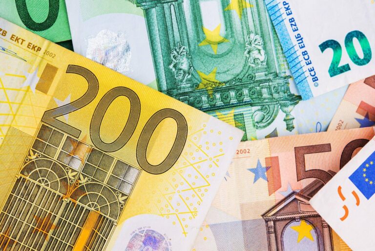 euro money banknotes
