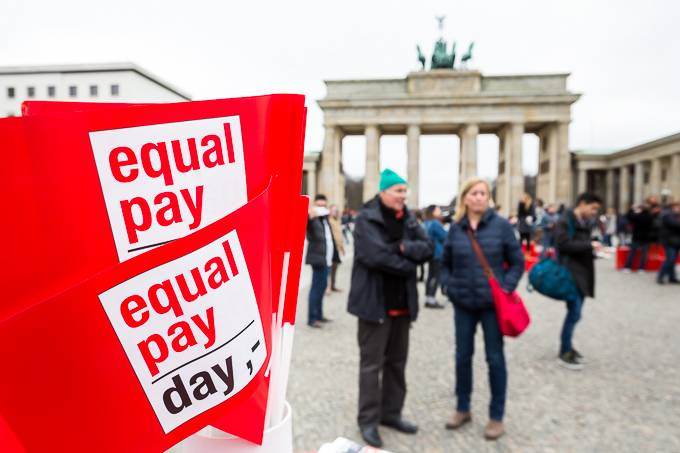 Lohngerechtigkeit: Gehaltslücke ist Risiko 6 Equal Pay Day 26175596082 4b5c0f912d o1