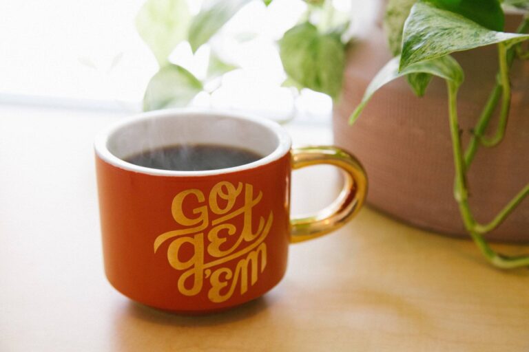 Kaffeebecher mit Aufschrift "Go Get'em!"