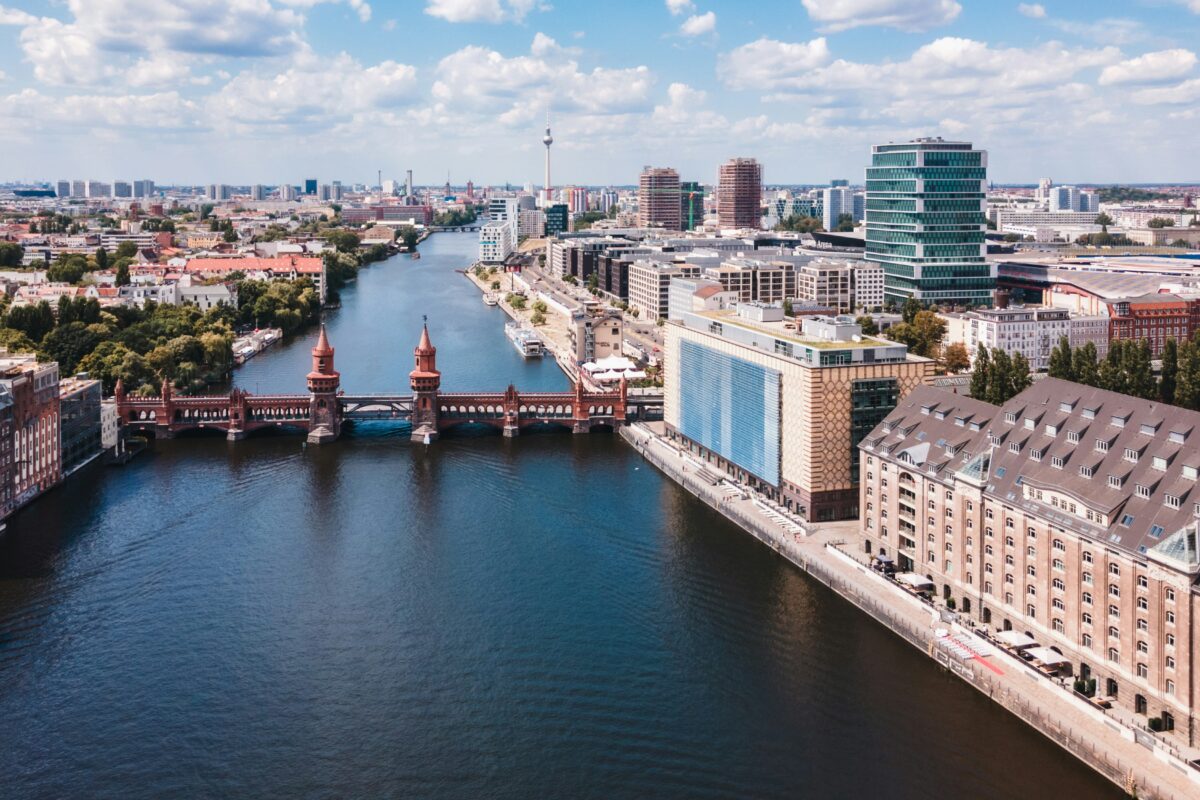 Teamentwicklung baut Brücken