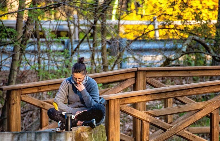 5 Fragen zur ehrlichen Reflexion: Ist mein Leben noch so, wie ich will? 7 berufliche Neuorientierung mit Journaling und kritischer Reflexion