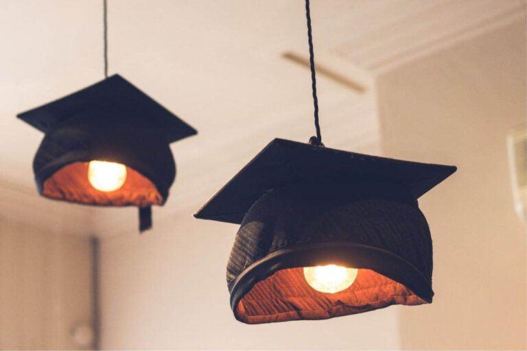 Sieben erprobte Tipps für Geisteswissenschaftler:innen auf Jobsuche 5 Geisteswissenschaftler:innen sind helle Köpfe