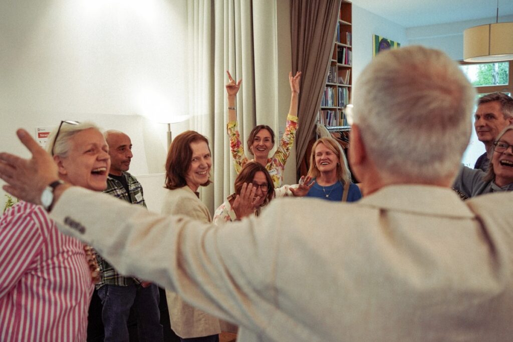 Erfolgsfaktoren für transkulturelle Zusammenarbeit - Ergebnisse aus unserem Sommer-Workshop 7 Sommerfest - Impro-Theater