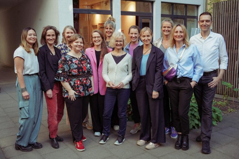 So können Sie 2025 mit uns zusammenarbeiten 2 Das Team von SEQUOYA