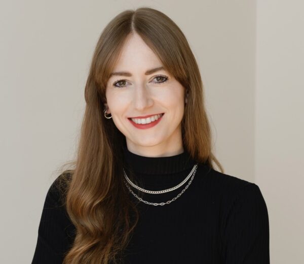 Aline Neururer 28 Foto Webseite Aline Neururer v